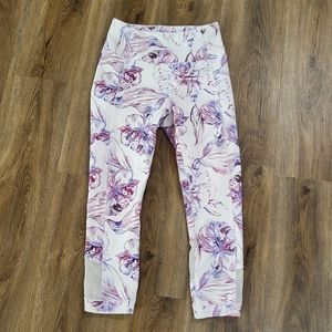 Calia By Carrie Underwood Essential Mesh Crossover Capri Leggings Small Floral